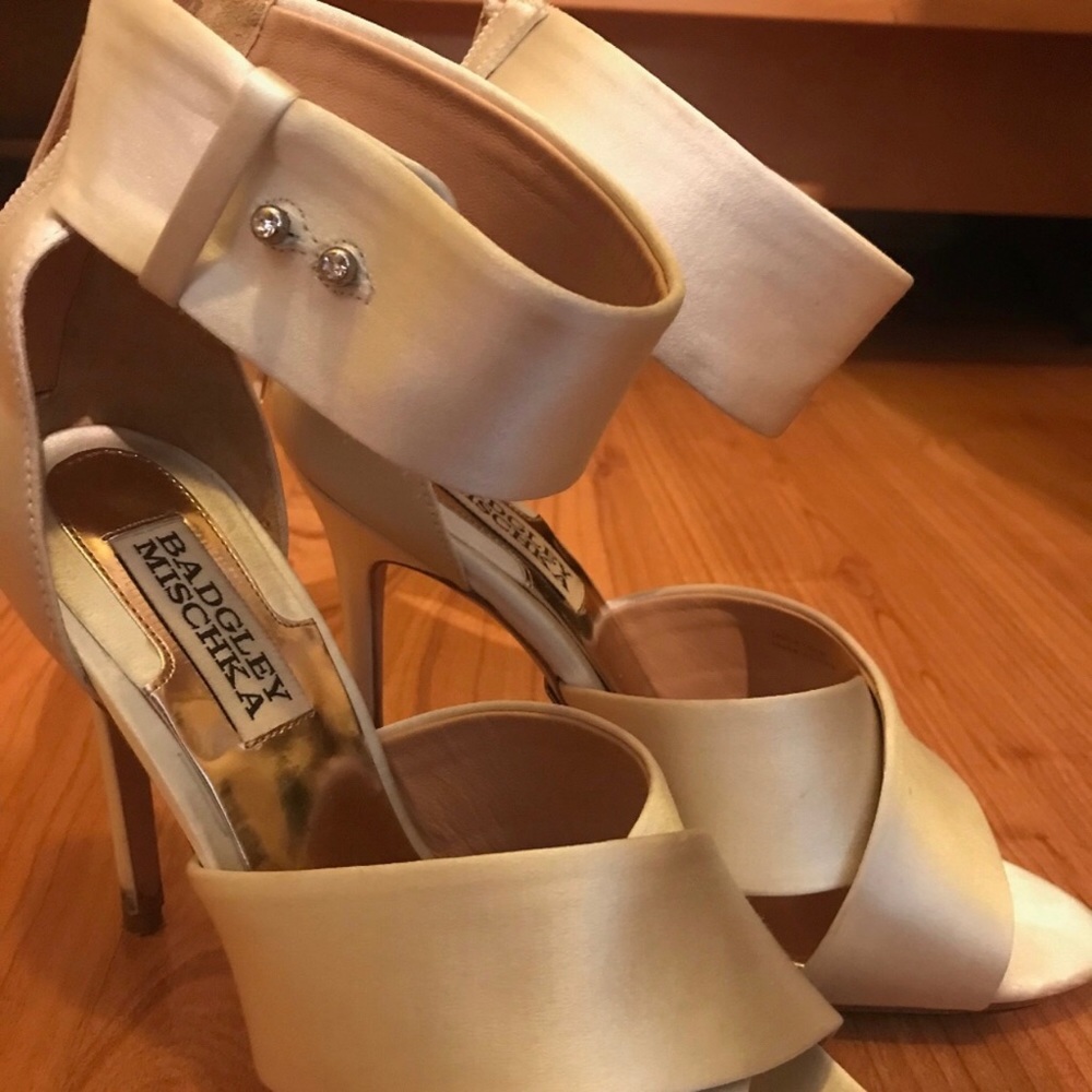 Heels Badgley Mischka size 6